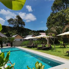 The Temak Villa, hotel in Pantai Cenang