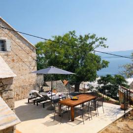 Tom house, hotel din Murvica