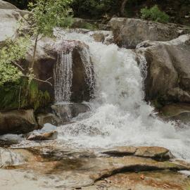 Waterfall Lodge near Yosemite Endless Pool, Hot Tub, Playground, hótel í Oakhurst