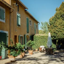 Le Mas de Trévouse, hotel in Saint-Saturnin-lès-Avignon
