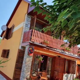 Katica Nyaraló, hotel in Tiszakécske