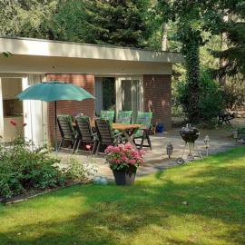 Drentse bungalow in natuur en rust, hotel em Spier
