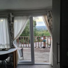 Summer Lodge lovely big caravan in Hastings sleeps 6 free WiFi in caravan, hotel in St. Leonards