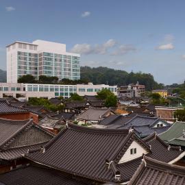 Lahan Hotel Jeonju، فندق في جيونجو