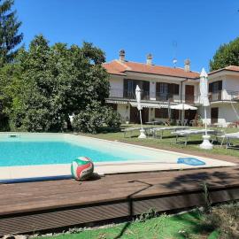 Cascina Torello, hotel u gradu Doljani