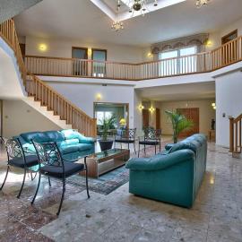 Grand Villa Estate, hotel v destinaci Burlington
