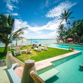 Le Divine Comedie Beach Resort, хотел в Баан Тай