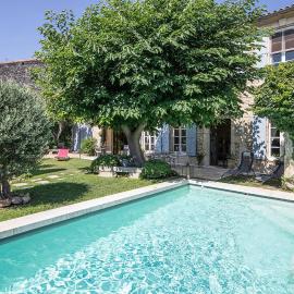 Les volets bleus-Maillane, hotel en Maillane