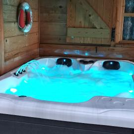 Au petit chalet avec son SPA - Escapade en amoureux !, hotel din Cruet