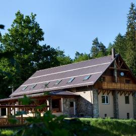 Pod Břesteckou skalou, hotel a Břestek