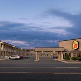 Super 8 by Wyndham Windsor/Dougall、ウィンザーのホテル