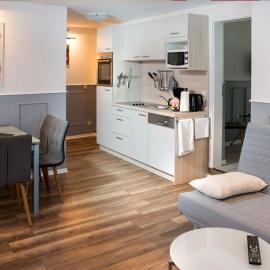 H&H Apartments im Herzen der Stadt geräumig ruhig zentral mit Küche und Esstisch, hotel a Greifswald