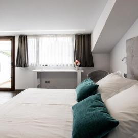 Hotel Duque de Calabria، فندق في مانزانيرا