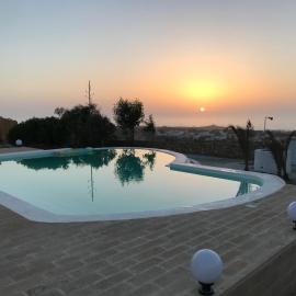 LES OLIVIERS Villa N2 avec piscine privée, hotel u gradu Ualidija