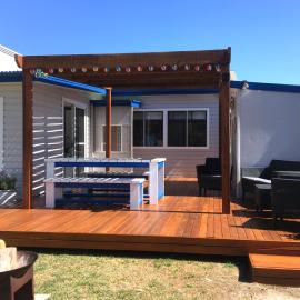 SHELLHARBOUR BEACH COTTAGE - Stroll to Beach flags - Back gate straight to Beach, Front gate walk to new Marina, hotel i Shellharbour