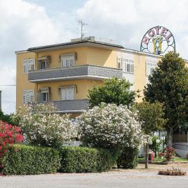 Follonica में, होटल Hotel Sabatino