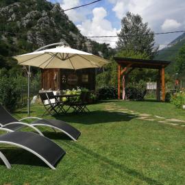 Apartamentos Mobison, hotel in Salinas de Bielsa