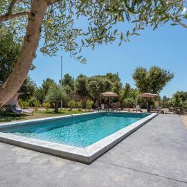 Mas la Chêneraie Lourmarin - Au calme, à 10 mn du centre ville à pied、ルールマランのホテル