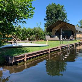Glamping aan de Plas, ξενοδοχείο σε Vinkeveen