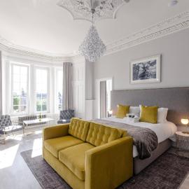 Sweeney Motherwell, hotel a Motherwell