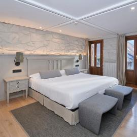 Hostal Lola, hotel i Isaba