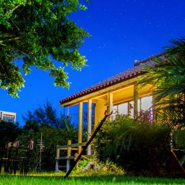 オーシャンビュービーチ迄徒歩8分広い庭Fusaki Garden Villa海と星とガジュマルブランコ, hotel a Nagura