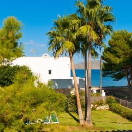 Villa Tita de Manresa, con jardines y vista mar