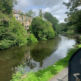 Dane Guest House Free Parking Fast WiFi Modern Living, hotel in Burnley