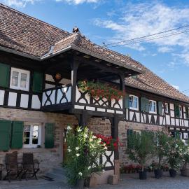 Chambres d'hôtes de charme à la ferme Freysz โรงแรมในQuatzenheim
