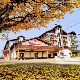 Hotel Tirol, hotel i Treze Tílias
