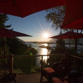 The Fraser River's Edge B&B Lodge，奇利瓦克的飯店