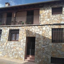 Casa Bergón en Fuentenebro Ribera del Duero Burgos, hotel u gradu Fuentenebro