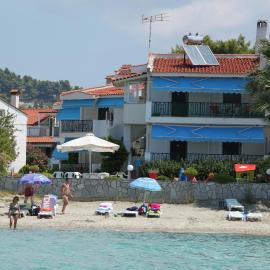 Iris Seafront Apartments, hótel í Fourka