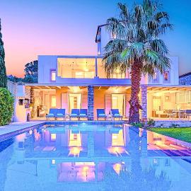 Cretan Mansion with Heated Swimming Pool, hotel in Georgioupolis