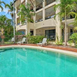 Mediterranean Beachfront Apartments, hotel in Yorkeys Knob