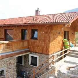 Ferienwohnung Übernberg: Hausham şehrinde bir otel