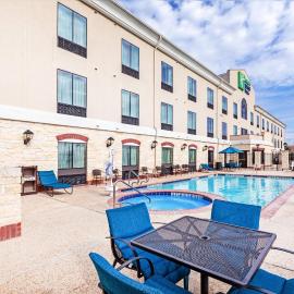 Holiday Inn Express Hotel & Suites Floresville by IHG, hotel a Floresville