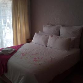 revival guest house, готель у місті Клерксдорп