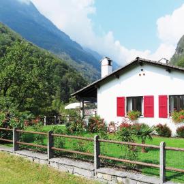 Casa Marco โรงแรมในBrione