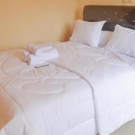Artayya Puri Homestay near Terminal Purabaya Madiun Mitra RedDoorz: Madiun şehrinde bir otel