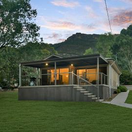 Central Views Halls Gap