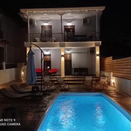 Villa Athina 1st floor, hotel in Nea Kallikrateia