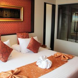 V Verve Service Apartment Hotel, hótel í Chachoengsao