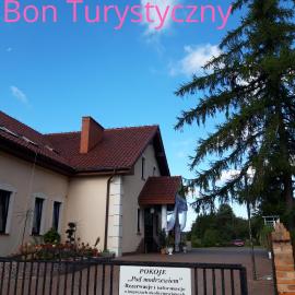 Pensjonat Agroturystyczny Pod Modrzewiem, хотел в Florczaki