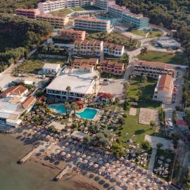 Robolla Beach Aparthotel، فندق في رودا