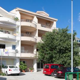 Apartments Nevenka i Josko, hotelli kohteessa Tučepi