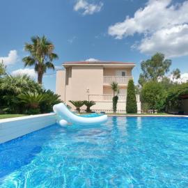 Villa Keti apartments Pool & Wellness, hotell i Splitska