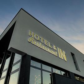 Hotel IN，Žepče的飯店