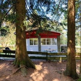 Ferienhaus Baude Steinheid am Rennsteig mit 2 Schlafzimmern max 12 Personen, hotel en Steinheid