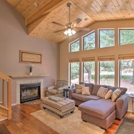 Forest-View Retreat in Payson, Close to Hiking!, hôtel à Payson